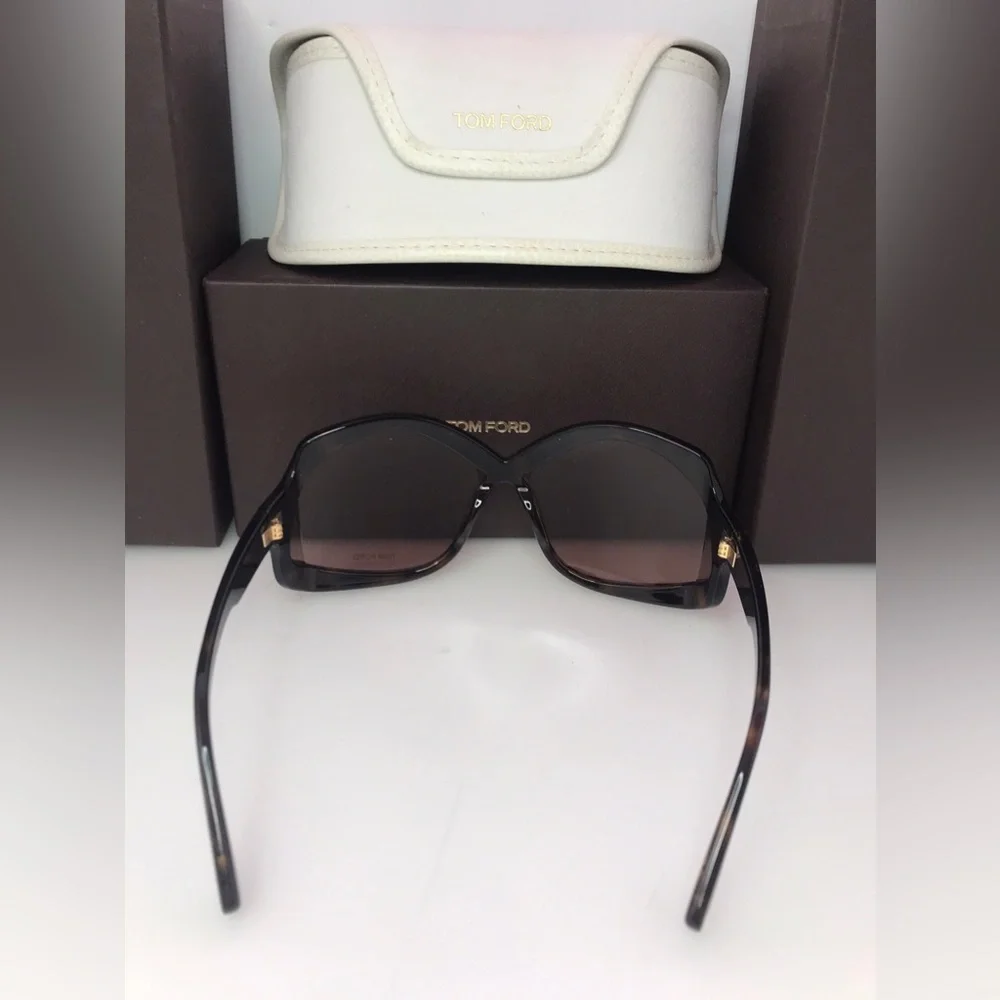 New - TOM FORD CHEYENNE TF903 52E Oversized Sunglasses